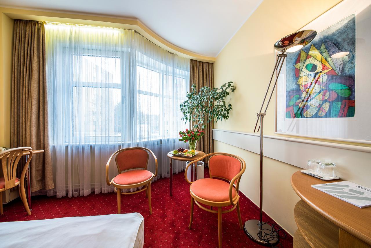 Hotel Jana เจรรอฟ ภายนอก รูปภาพ