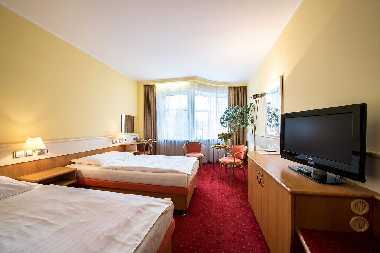 Hotel Jana เจรรอฟ ภายนอก รูปภาพ