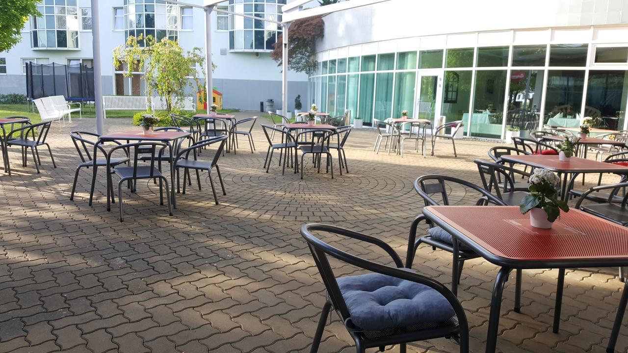 Hotel Jana เจรรอฟ ภายนอก รูปภาพ