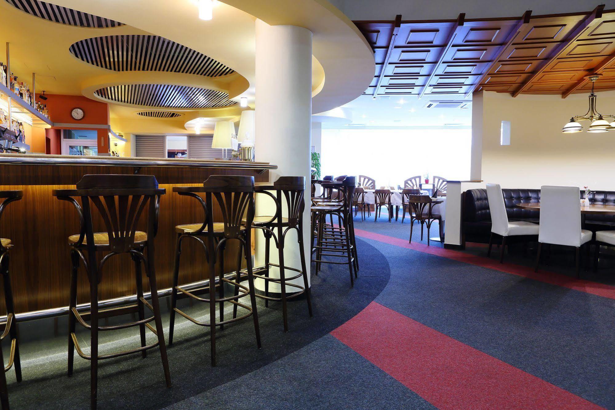 Hotel Jana เจรรอฟ ภายนอก รูปภาพ