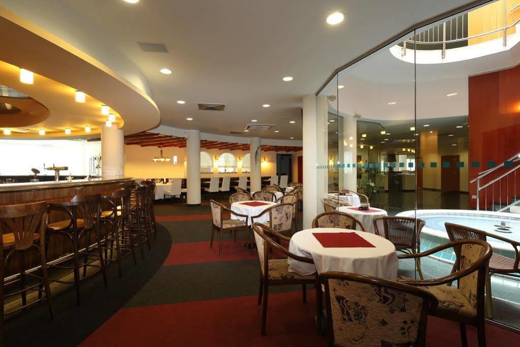 Hotel Jana เจรรอฟ ภายนอก รูปภาพ
